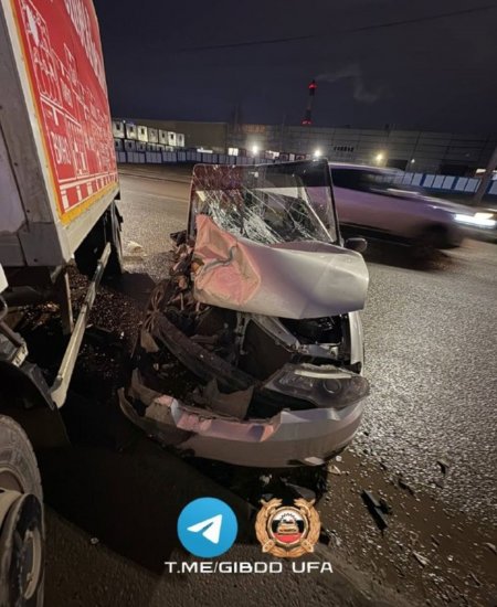 В Уфе в лобовом столкновении с грузовиком разбилась «Дэу Нексия»