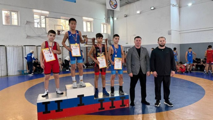 Юные астраханцы приняли участие во Всероссийском фестивале «Борьба в школу»