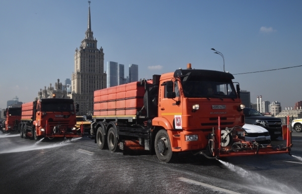 Власти Москвы анонсировали промывку дорог и тротуаров со специальным шампунем