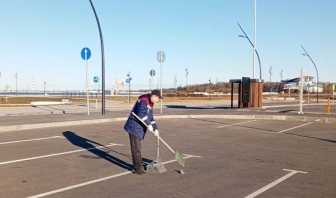 В Петербурге началась уборка автостоянок