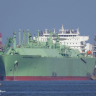 Застрявший на Северном морском пути газовоз почти добрался до Китая