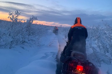 Второй человек за месяц провалился под лед на реке Колыме в Якутии
