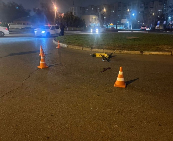 47-летний астраханец решил покататься на самокате и попал в больницу