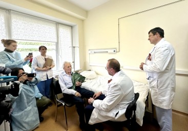 Константин Звоник поздравил с 80 -летием Великой Победы  ветерана Аркадия Забежинского