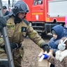Ярославские пожарные помогли подарить птицам дом