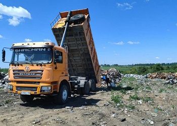Водитель грузовика устроил свалку в Приамурье