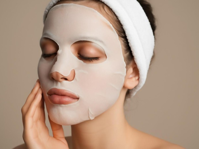 Маски для лица не работают с 16:00 до 18:00: научный взгляд на уход за кожей