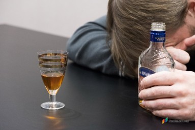Кировчанин пытался «вылечить» живот дешевым алкоголем и «обезболом»