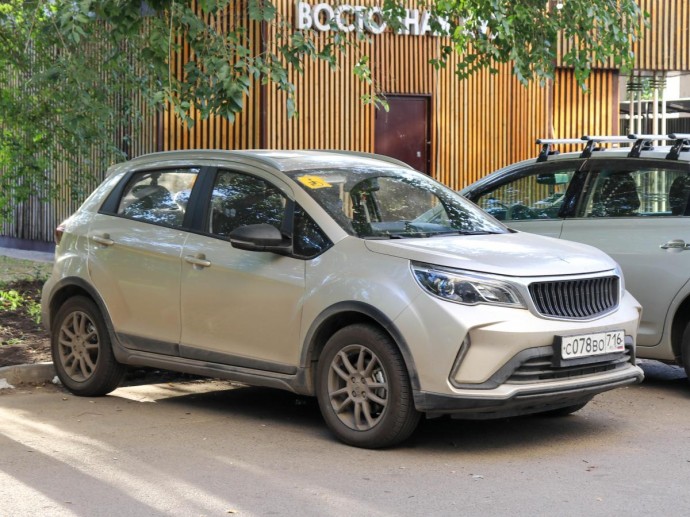 Пять брендов режут цены, остальные поднимают планку: сентябрь раскачал авторынок до предела