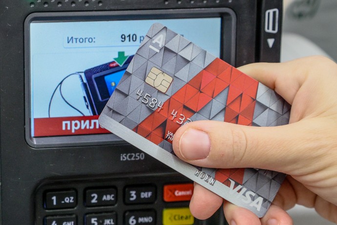 В СФ предложили ограничить подросткам переводы по картам суммой 20 тыс. рублей