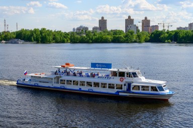 Свыше 1 млн поездок совершили москвичи на электросудах за время речной навигации