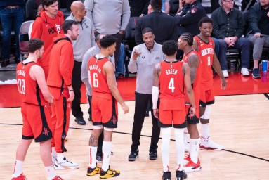 «Хьюстон» в гостях справился с «Финиксом»