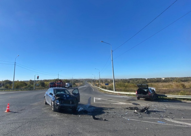 Два человека пострадали в столкновении «Шевроле Лачетти» и «Опель Aстра» в Макаровке