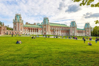 Экскурсия по экспозициям Большого дворца и пейзажному парку в Царицыне