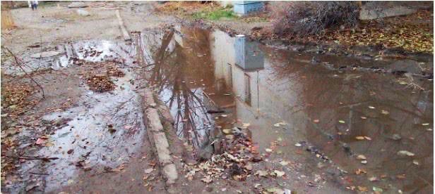 «Астрводоканал» заплатит 2,5 миллиона за залитые нечистотами дворы Астрахани