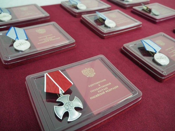 Белгородские росгвардейцы, выполняющие задачи в условиях КТО, получили госнаграды