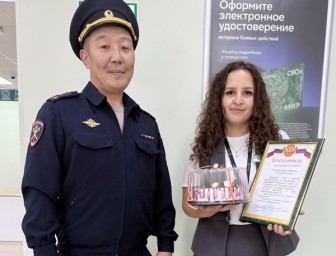 Сотрудница банка уберегла жительницу Бурятии от мошенников