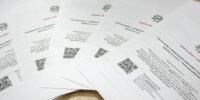 На дверях астраханцев, задолжавших оплату за свет, появляются напоминания об этом