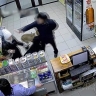 Россиянин сломал девушке позвоночник за выгул собак без намордников