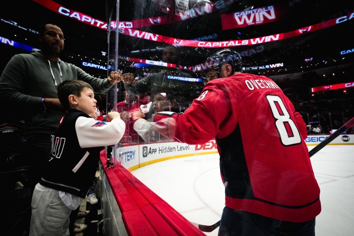 Овечкин вплотную подошёл к Сакику в споре за 10-е место гонки бомбардиров НХЛ Овечкин вплотную подошёл к Сакику в споре за 10-е место гонки бомбардиров НХЛ