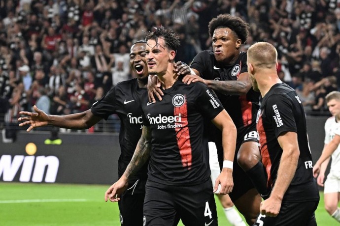 Все матчи с участием "Айнтрахта" в Лиге чемпионов заканчиваются со счётом 5:1 Все матчи с участием "Айнтрахта" в Лиге чемпионов заканчиваются со счётом 5:1