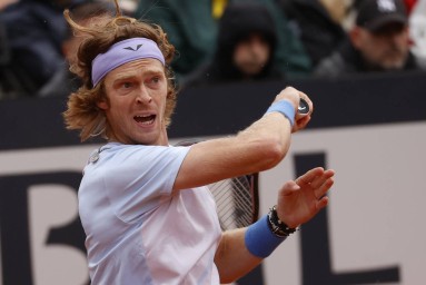 Рублёв вышел в третий круг «Мастерса» в Париже