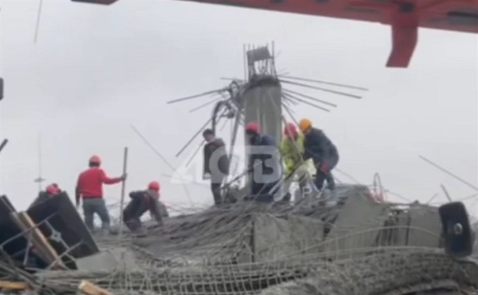 На месте обрушения здания в Южно-Сахалинске задействовали дополнительные силы На месте обрушения здания в Южно-Сахалинске задействовали дополнительные силы