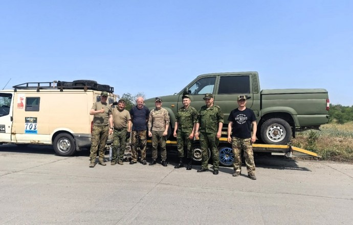 Депутат Новгородской облдумы доставил бойцам СВО автомобили и гуманитарный груз