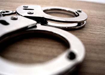 Амурчанин избил судебного пристава до черепно-мозговой травмы Амурчанин избил судебного пристава до черепно-мозговой травмы