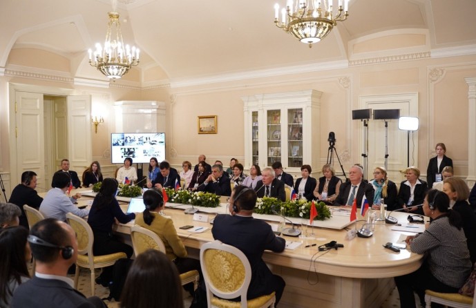 Петербург стал площадкой российско-китайского диалога о борьбе с инфекциями