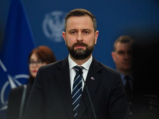 Глава Минобороны Польши: Поляки устали от молодых богатых украинцев