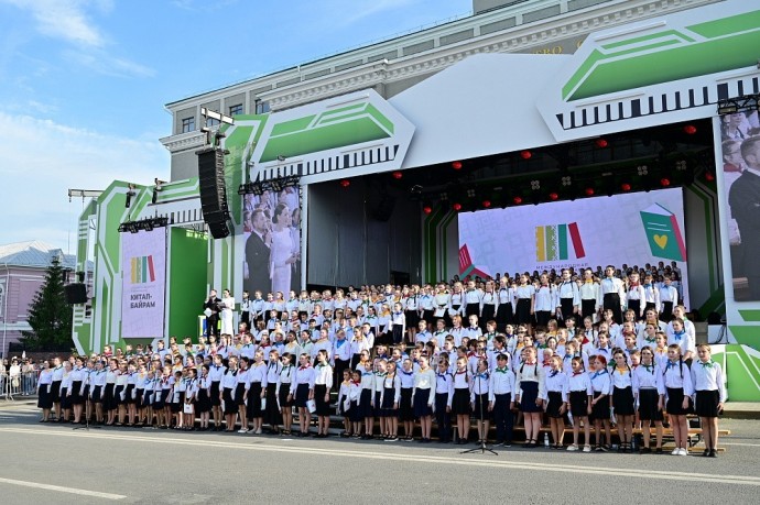 Ярмарка «Китап-байрам» в Уфе завершилась концертом большого сводного детского хора
