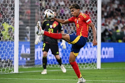 Известный футболист перестал раздавать бесплатные автографы