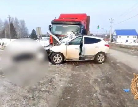 В Башкирии фура протаранила легковушку: погибла женщина