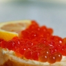 Цены на красную икру в России за год выросли на треть