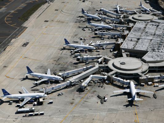 Энергорынок за неделю: В США не летают самолеты, Венгрия остается с нефтью из России