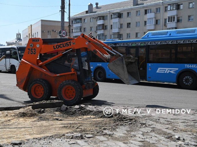 На привокзальной площади Белгорода завершают ремонт посадочных платформ