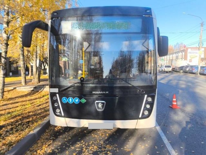 В Нововятске покалечилась 71-летняя пассажирка автобуса В Нововятске покалечилась 71-летняя пассажирка автобуса