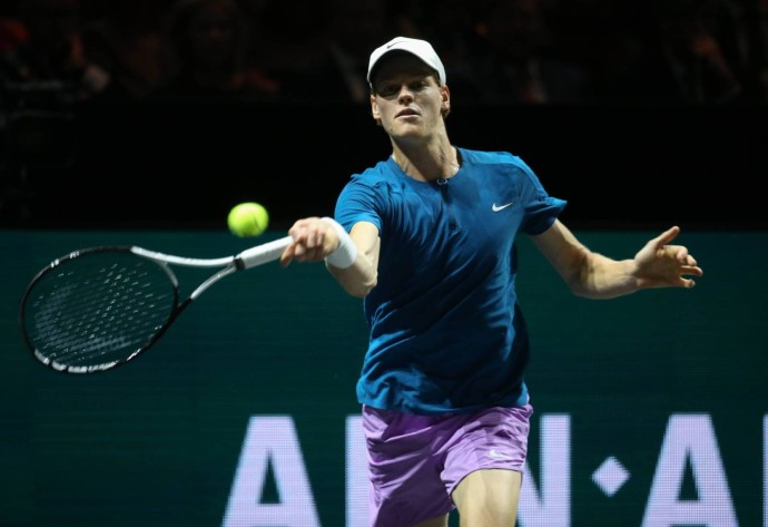 Синнер разобрался с Джоковичем в полуфинале Six Kings Slam