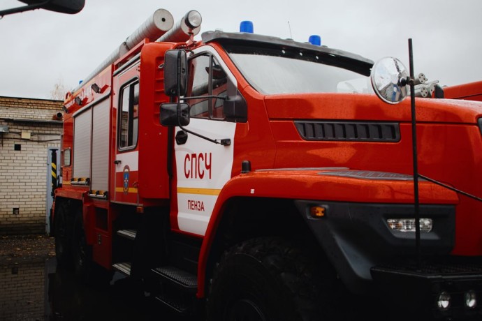 На улице Антонова в Пензе загорелся фонарный столб На улице Антонова в Пензе загорелся фонарный столб