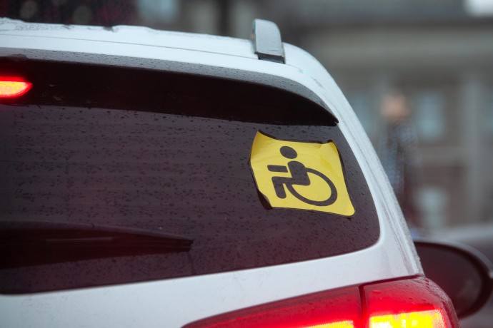 В СФ предложили уведомлять инвалидов о регистрации машины на их имя В СФ предложили уведомлять инвалидов о регистрации машины на их имя