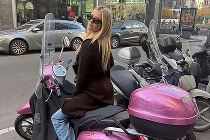 «Самая сексуальная в мире волейболистка» показала вид сзади на мотоцикле «Самая сексуальная в мире волейболистка» показала вид сзади на мотоцикле