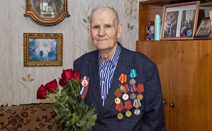 В Южно-Сахалинске участник трудового фронта Владимир Соломко отмечает 91-летие В Южно-Сахалинске участник трудового фронта Владимир Соломко отмечает 91-летие