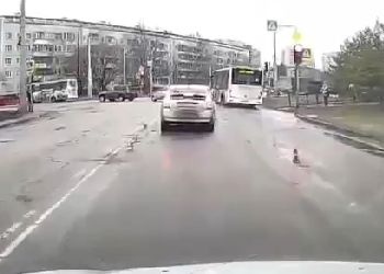 В Благовещенске водитель автобуса поплатился за нарушение ПДД, попавшее на видео