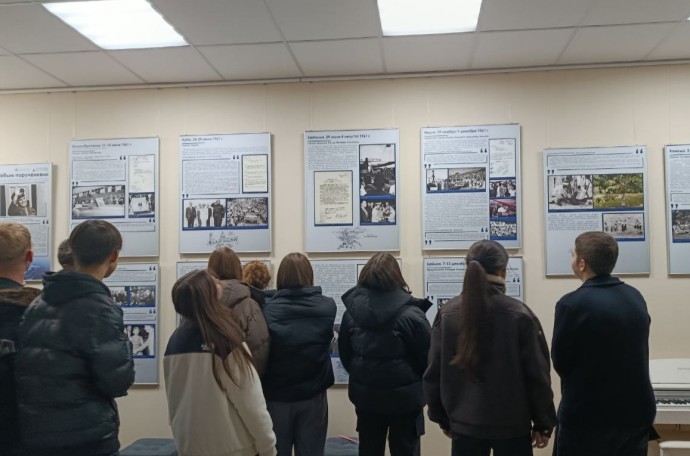 «Посол по особым поручениям»: планшетная выставка Музея Гагарина в Новопсковском краеведческом музее рассказывает о дипломатической работе первого космонавта «Посол по особым поручениям»: планшетная выставка Музея Гагарина в Новопсковском краеведческом музее рассказывает о дипломатической работе первого космонавта