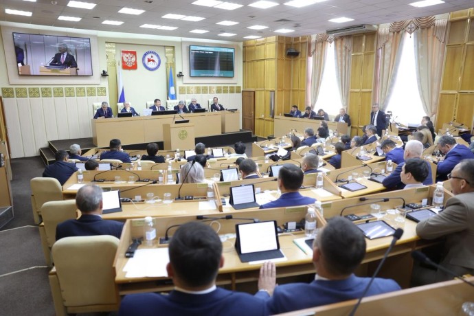 Депутаты в первом чтении приняли закон о государственном бюджете Якутии на 2026 год Депутаты в первом чтении приняли закон о государственном бюджете Якутии на 2026 год