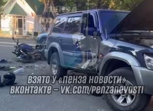 Страшная авария в Пензе: мотоцикл протаранил внедорожник