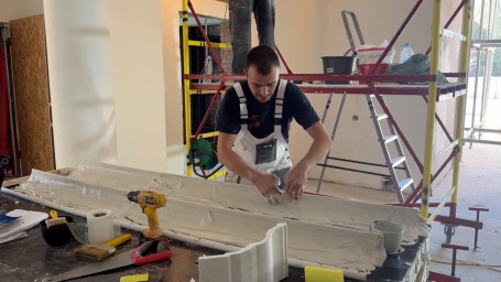 Петербургские специалисты завершают восстановление разрушенного драмтеатра Мариуполя