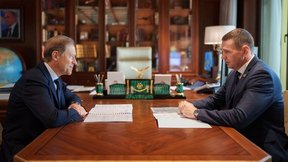 Денис Мантуров встретился с губернатором Хабаровского края Дмитрием Демешиным