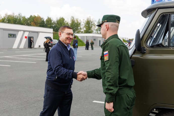 Первый вице-спикер СФ Якушев передал 30 внедорожников на нужды СВО Первый вице-спикер СФ Якушев передал 30 внедорожников на нужды СВО